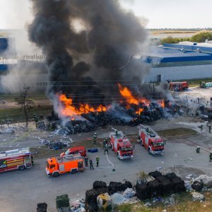 Požar u Dravi International iz zraka