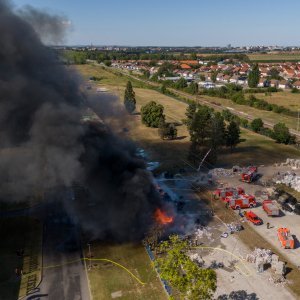 Požar u Dravi International iz zraka