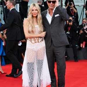 Sienna Miller i Kevin Costner