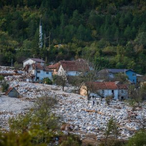 Pogled iz zraka na odron i posljedice poplava koje su pogodile BiH