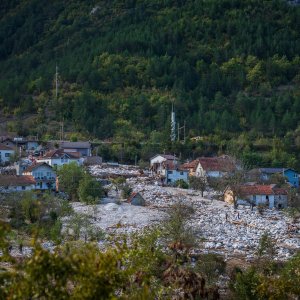 Pogled iz zraka na odron i posljedice poplava koje su pogodile BiH