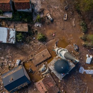 Pogled iz zraka na odron i posljedice poplava koje su pogodile BiH