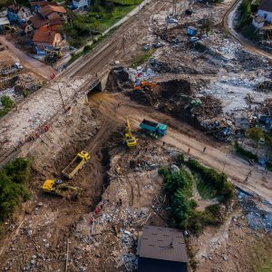 Pogled iz zraka na odron i posljedice poplava koje su pogodile BiH