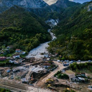 Pogled iz zraka na odron i posljedice poplava koje su pogodile BiH