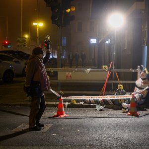 Šaljivi vatrogasci u Savskoj napravili instalaciju za Halloween