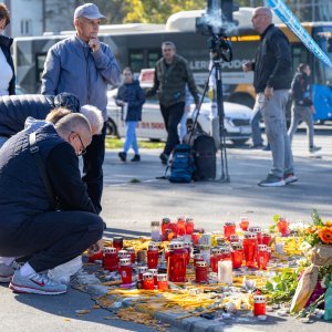 Novosađani pale svijeće za žrtve nezapamćene tragedije