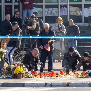 Novosađani pale svijeće za žrtve nezapamćene tragedije