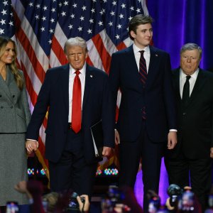 Melania, Donald i Barron Trump, Viktor Knavs i Donald Trump Jr.