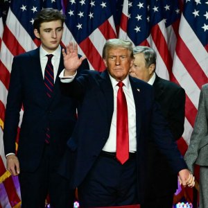 Barron i Donald Trump, Viktor Knavs, Melania Trump, J.D. Vance i Ivanka Trump