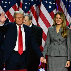 Barron i Donald Trump, Viktor Knavs, Melania Trump i J.D. Vance