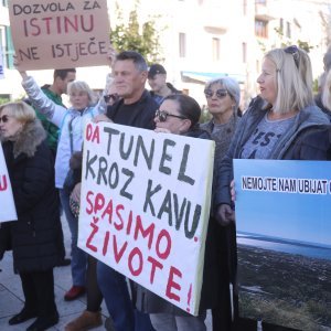 Kaštela: Prosvjed inicijative 'Spasimo Kozjak i Kaštela'