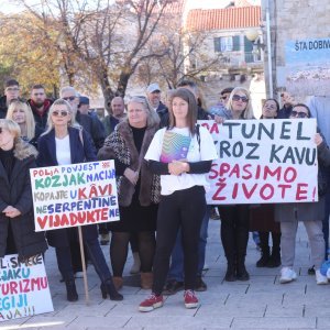 Kaštela: Prosvjed inicijative 'Spasimo Kozjak i Kaštela'