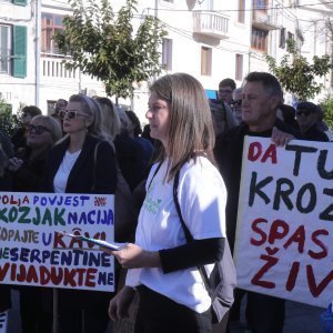 Kaštela: Prosvjed inicijative 'Spasimo Kozjak i Kaštela'