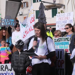 Kaštela: Prosvjed inicijative 'Spasimo Kozjak i Kaštela'