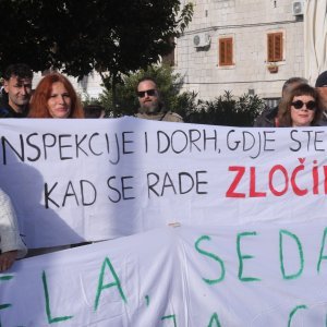 Kaštela: Prosvjed inicijative 'Spasimo Kozjak i Kaštela'