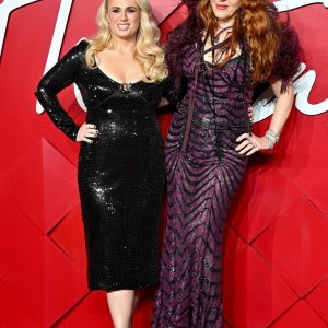 Rebel Wilson i Charlotte Tilbury