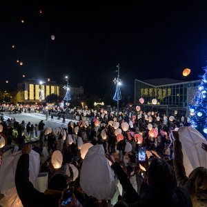 Puštanje lampiona dobrih želja na šibenskoj Poljani