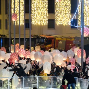 Puštanje lampiona dobrih želja na šibenskoj Poljani