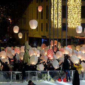 Puštanje lampiona dobrih želja na šibenskoj Poljani