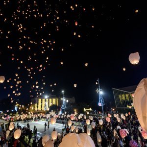 Puštanje lampiona dobrih želja na šibenskoj Poljani