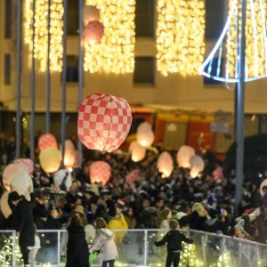 Puštanje lampiona dobrih želja na šibenskoj Poljani