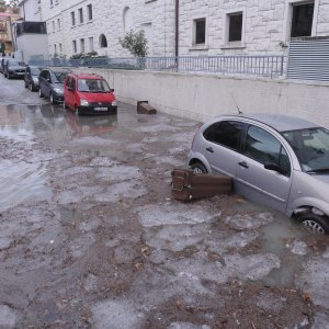 Obilna kiša i tuča poplavili dijelove Splita