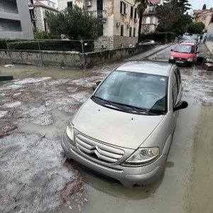 Obilna kiša i tuča poplavili dijelove Splita