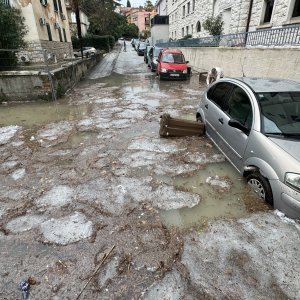 Obilna kiša i tuča poplavili dijelove Splita