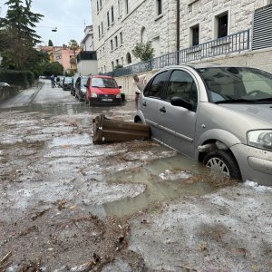 Obilna kiša i tuča poplavili dijelove Splita