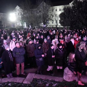 Projekcija baleta 'Orašar' na velikom platnu ispred HNK