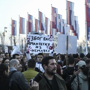 Studenti s građanima i dalje blokiraju Most slobode u Novom Sadu