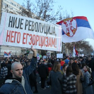 Studenti s građanima i dalje blokiraju Most slobode u Novom Sadu