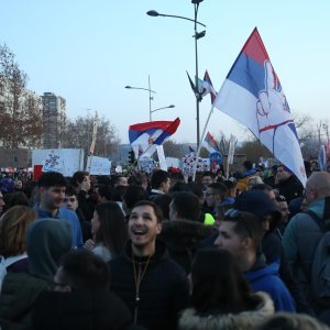 Studenti s građanima i dalje blokiraju Most slobode u Novom Sadu