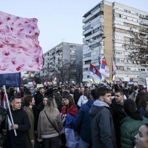 Studenti s građanima i dalje blokiraju Most slobode u Novom Sadu