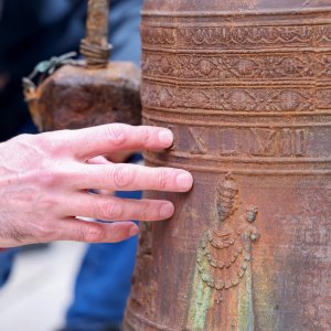 Uklanjanje zvona sa zvonika Kneževog dvora u Pagu oštećenog u potresu