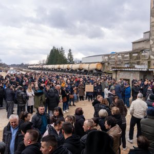 U Gospiću održan prosvjed zbog odlaganja opasnog otpada