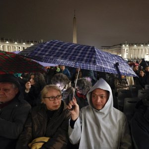 Vjernici diljem svijeta mole za Papu