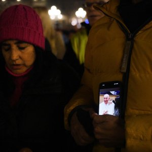 Vjernici diljem svijeta mole za Papu