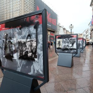 Vandali uništili izložbu 'Partizanke' na Korzu