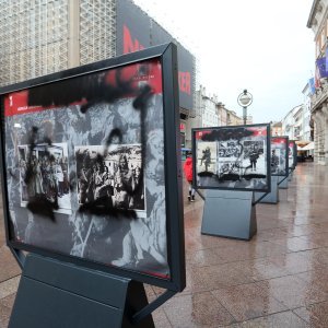 Vandali uništili izložbu 'Partizanke' na Korzu