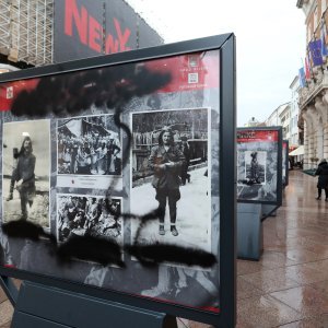 Vandali uništili izložbu 'Partizanke' na Korzu