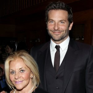 Bradley Cooper s majkom Gloriom