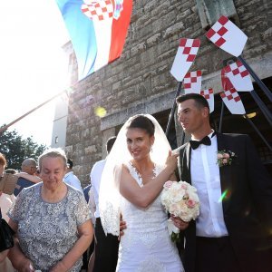 Vjenčanje Valenta Sinkovića i Antonele Šušak u crkvi sv. Antuna Padovanskog