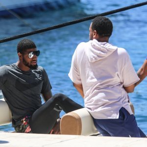 Košarkaš Paul George uživa na jahti s partnericom Danielom i prijateljima