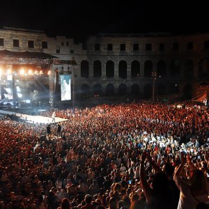 Dino Merlin oborio rekord u prepunoj pulskoj Areni