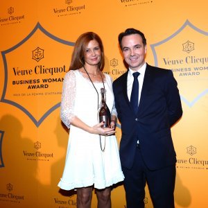 Pobjednica regionalnog izbora Urška Šefman Sojer i direktor marketinga Veuve Clicquot Thomas Bouleuc