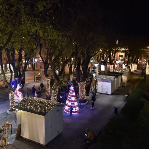 Otvorenjem klizališta i paljenjem digitalnog bora počeli blagdanski dani u Puli