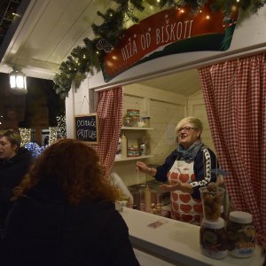 Otvorenjem klizališta i paljenjem digitalnog bora počeli blagdanski dani u Puli