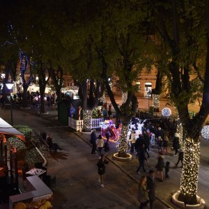 Otvorenjem klizališta i paljenjem digitalnog bora počeli blagdanski dani u Puli