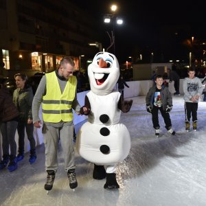 Otvorenjem klizališta i paljenjem digitalnog bora počeli blagdanski dani u Puli